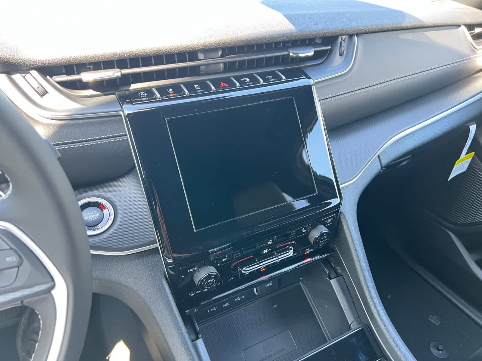 new 2025 Jeep Grand Cherokee car, priced at $46,135
