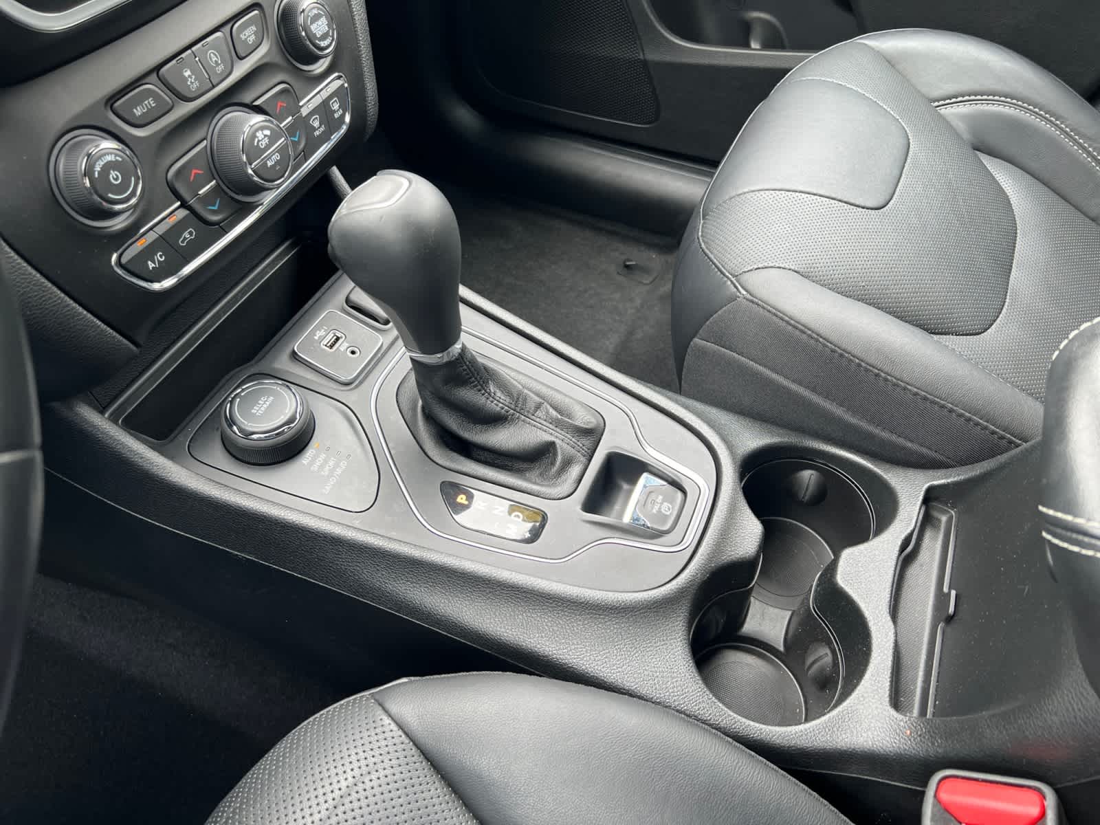 used 2021 Jeep Cherokee car, priced at $24,998