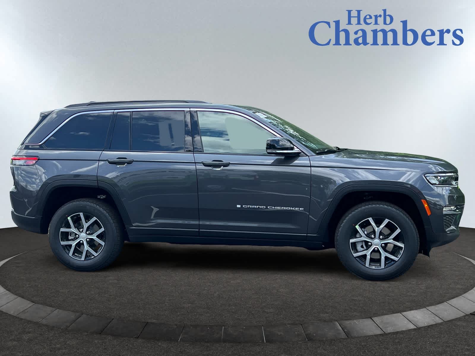 new 2025 Jeep Grand Cherokee car, priced at $48,010