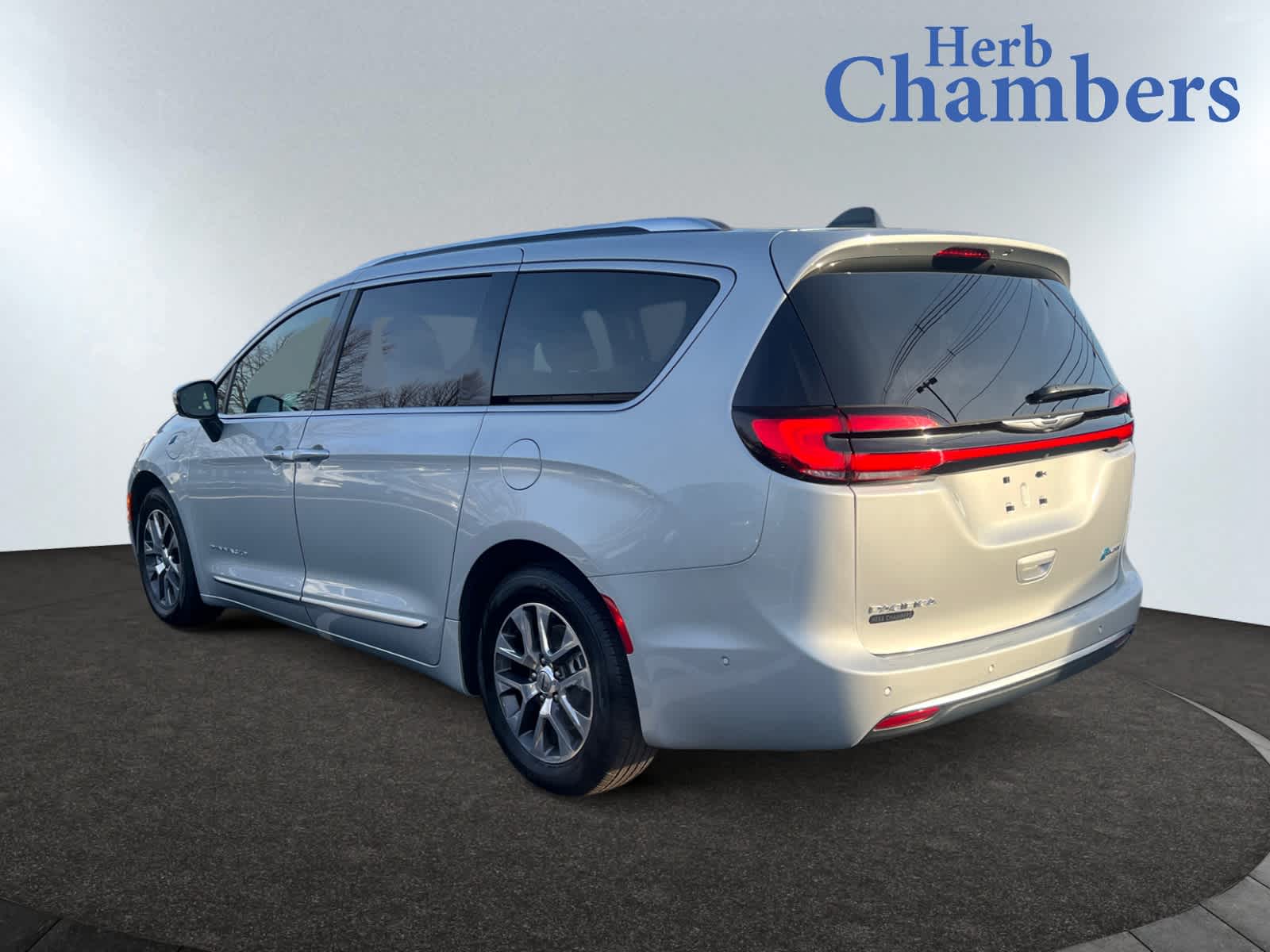 used 2023 Chrysler Pacifica Plug-In Hybrid car, priced at $40,998