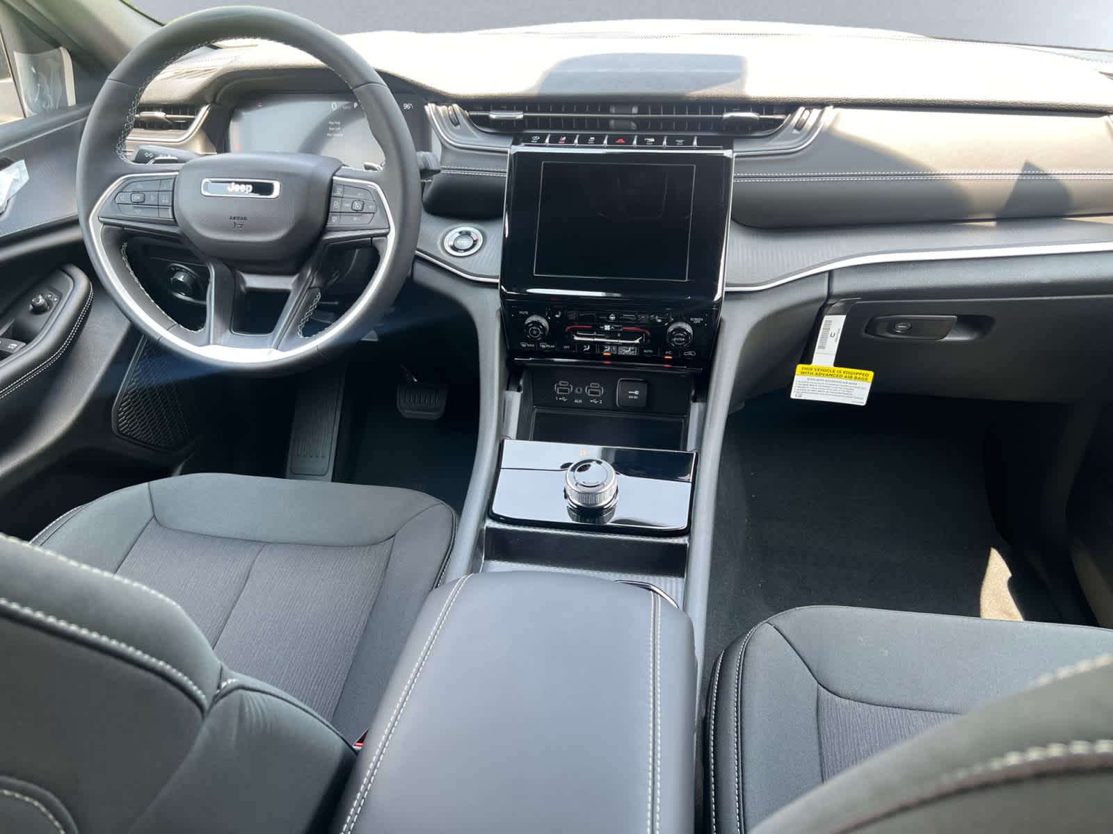 new 2025 Jeep Grand Cherokee car, priced at $41,575