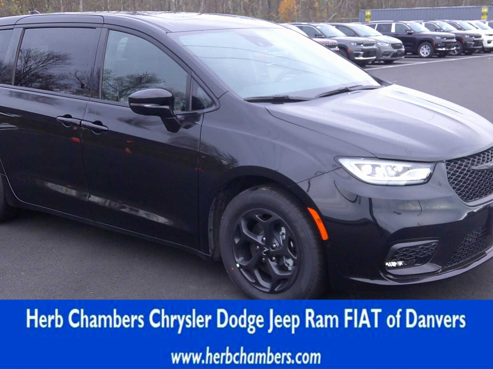 new 2023 Chrysler Pacifica Plug-In Hybrid car, priced at $54,180