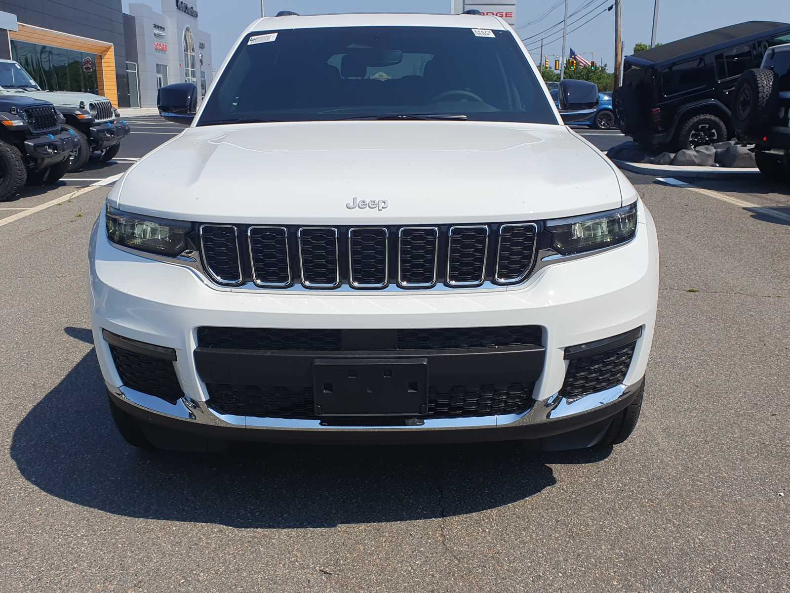 new 2024 Jeep Grand Cherokee car, priced at $53,989