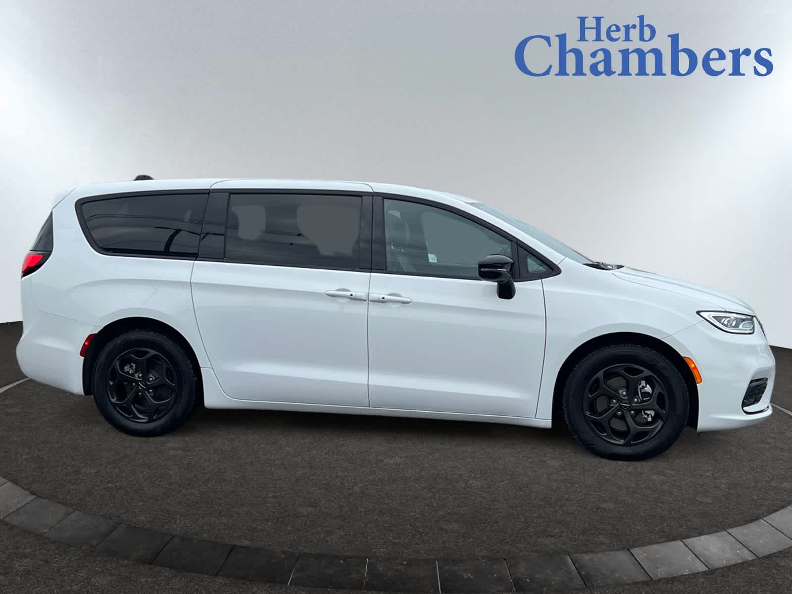 used 2023 Chrysler Pacifica Plug-In Hybrid car, priced at $36,798