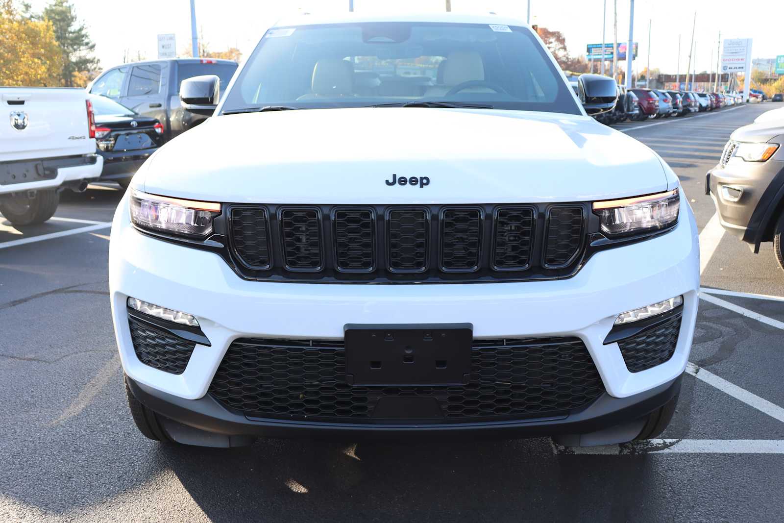 new 2025 Jeep Grand Cherokee car, priced at $48,989