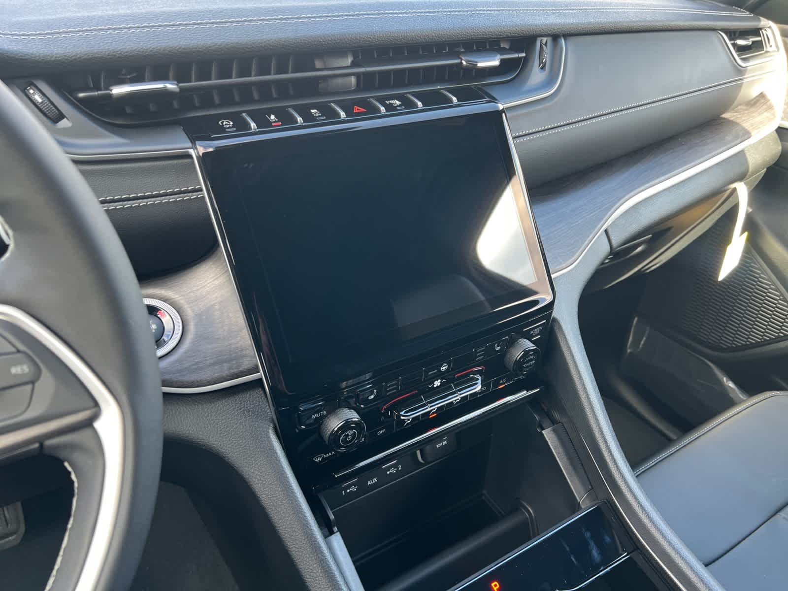 new 2025 Jeep Grand Cherokee car, priced at $50,010