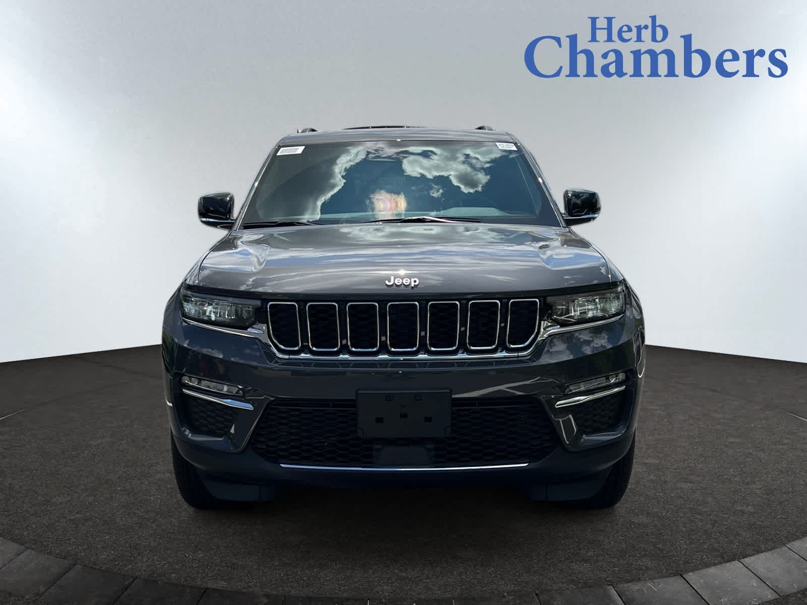new 2025 Jeep Grand Cherokee car, priced at $48,010