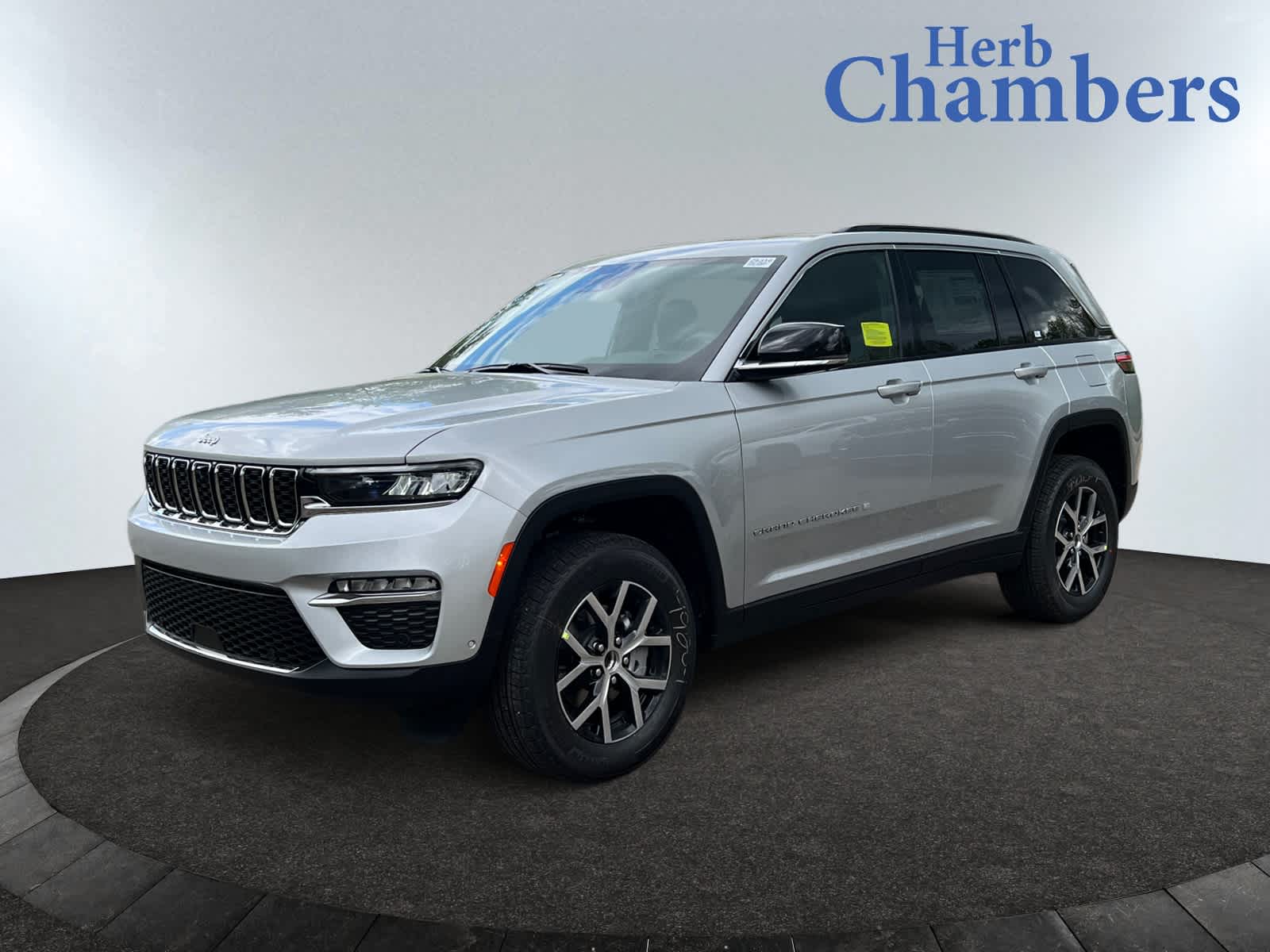 new 2025 Jeep Grand Cherokee car, priced at $52,935