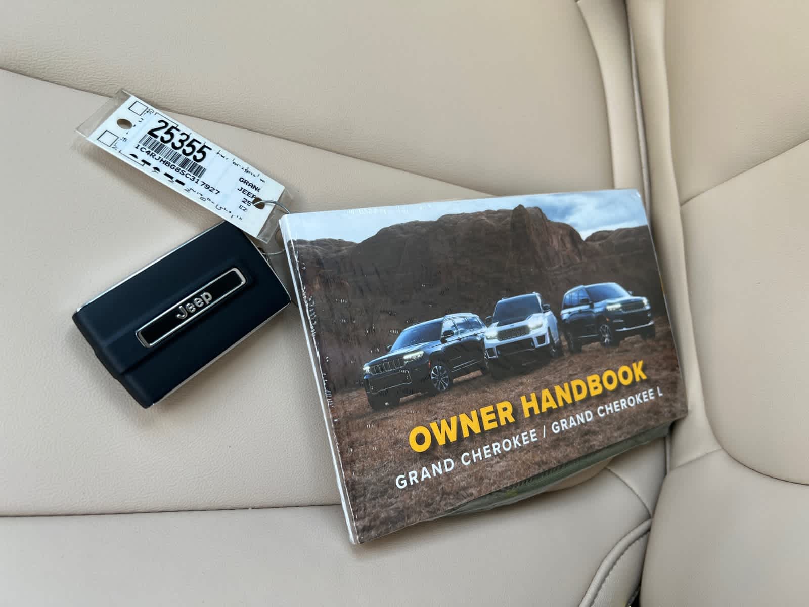 new 2025 Jeep Grand Cherokee car, priced at $49,415