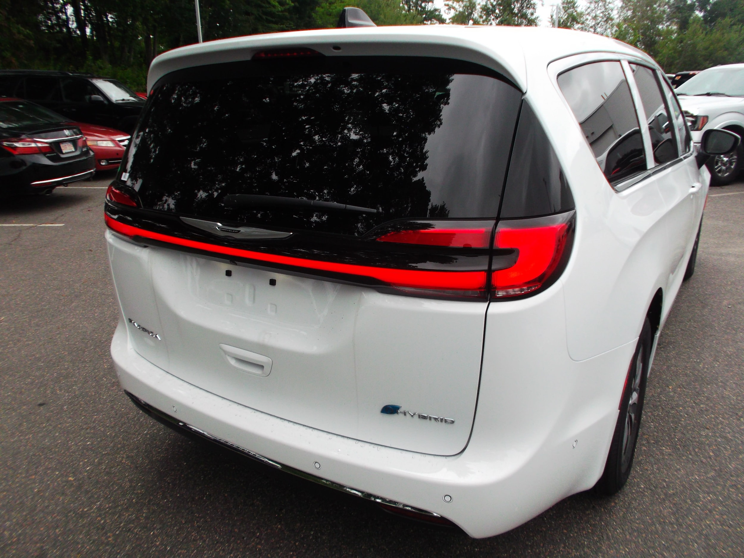 new 2023 Chrysler Pacifica Plug-In Hybrid car, priced at $48,635