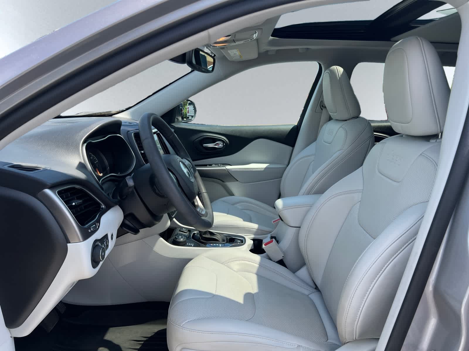 used 2022 Jeep Cherokee car, priced at $29,198
