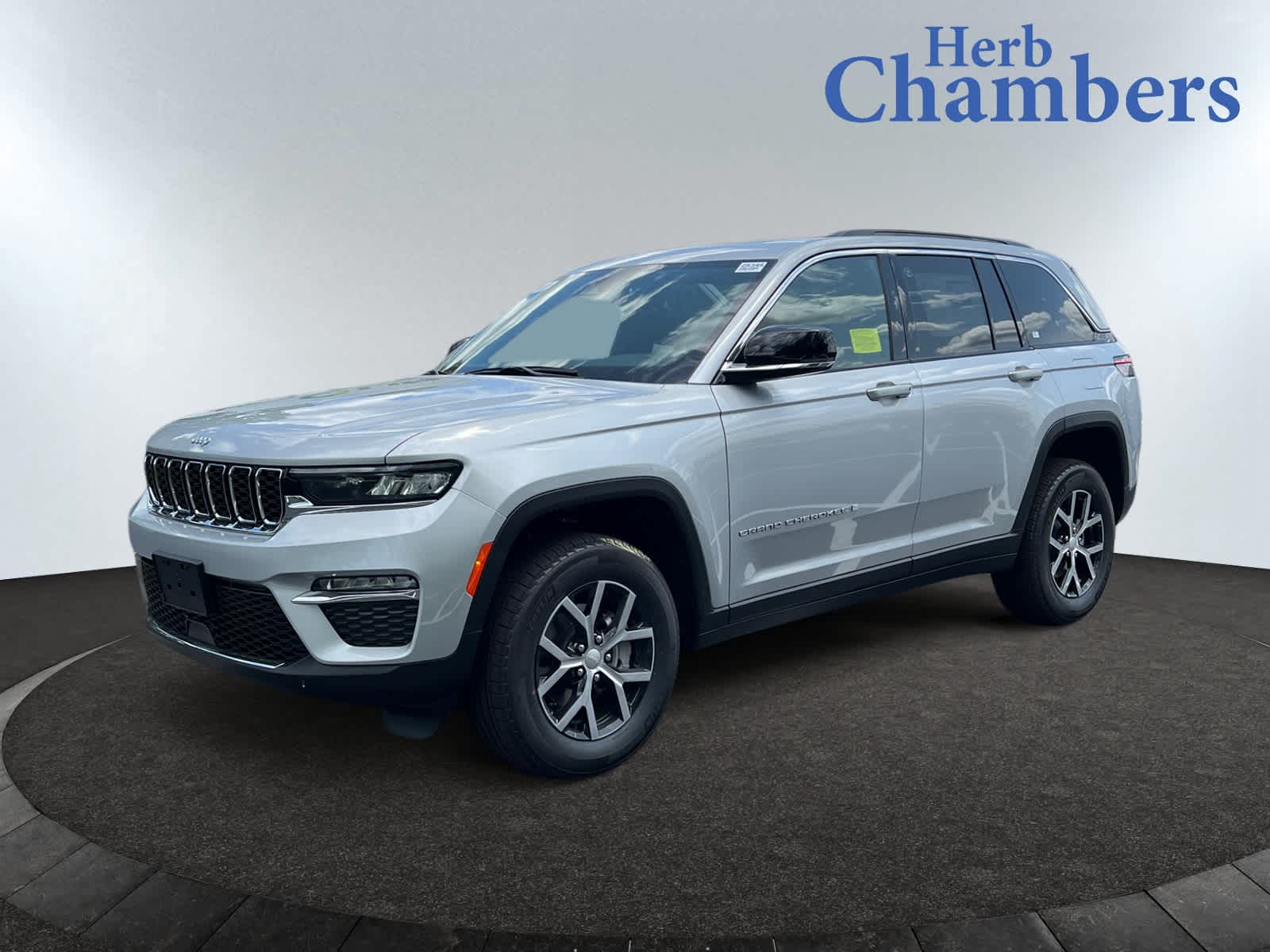 new 2025 Jeep Grand Cherokee car, priced at $48,010