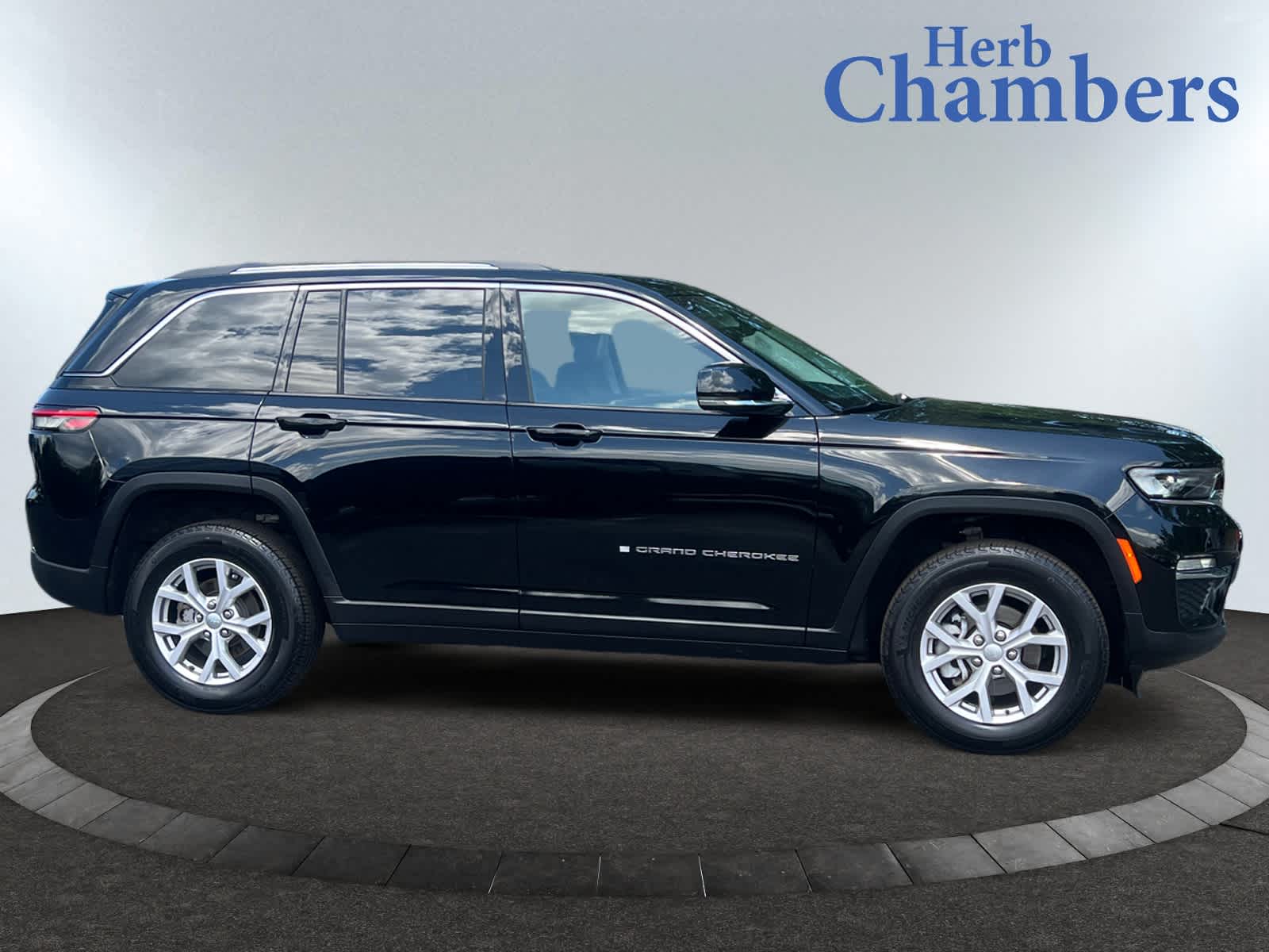 used 2022 Jeep Grand Cherokee car, priced at $35,998