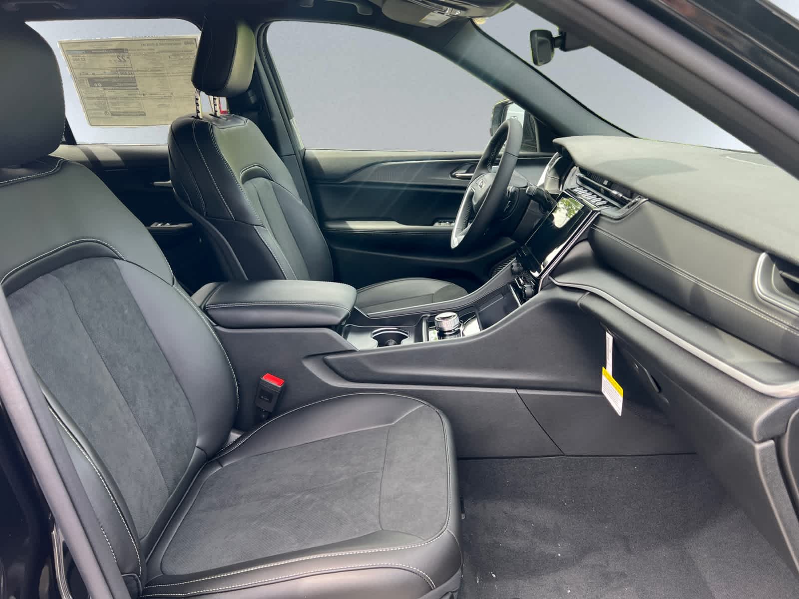 new 2025 Jeep Grand Cherokee car, priced at $44,230