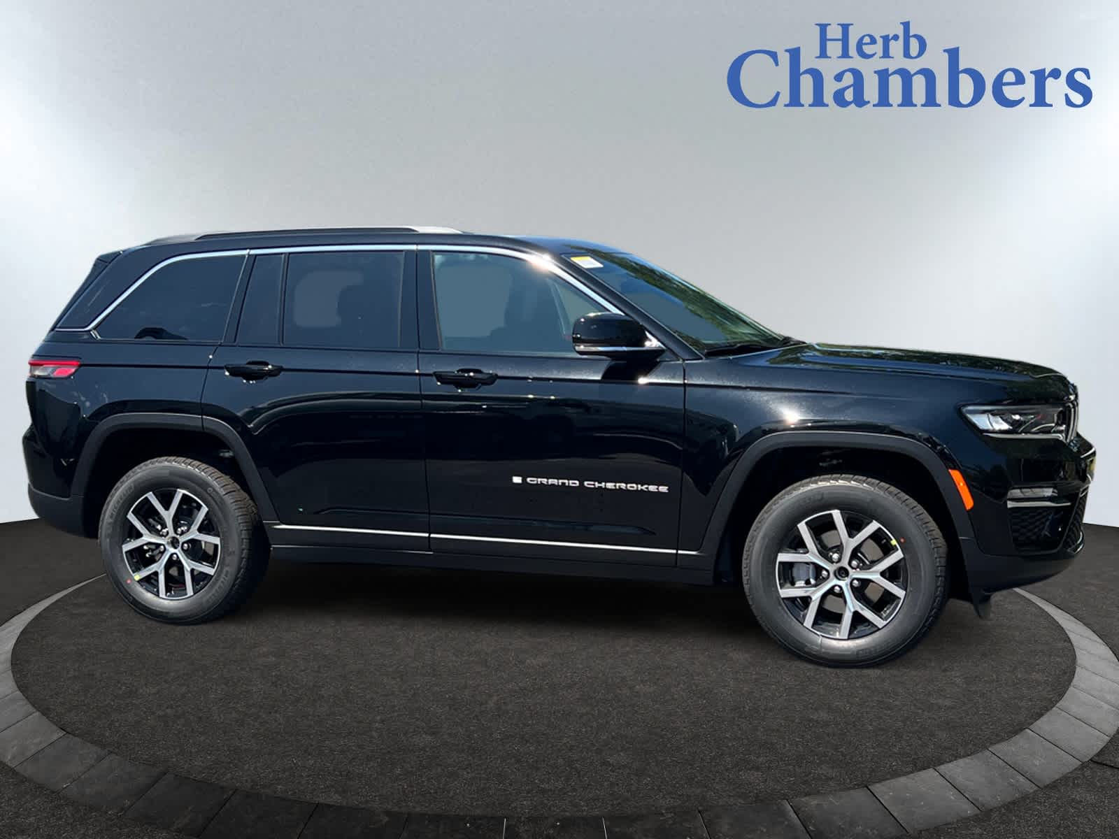 new 2025 Jeep Grand Cherokee car, priced at $49,005