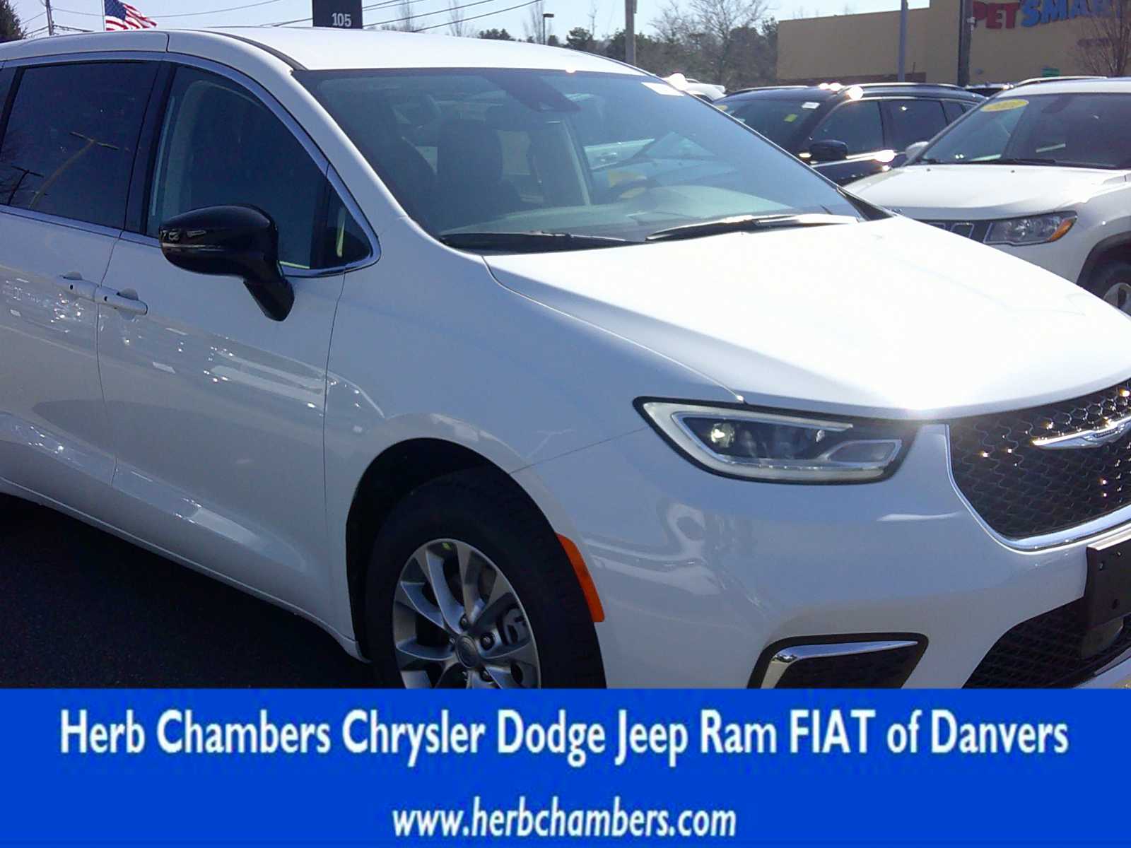 new 2024 Chrysler Pacifica car, priced at $47,650