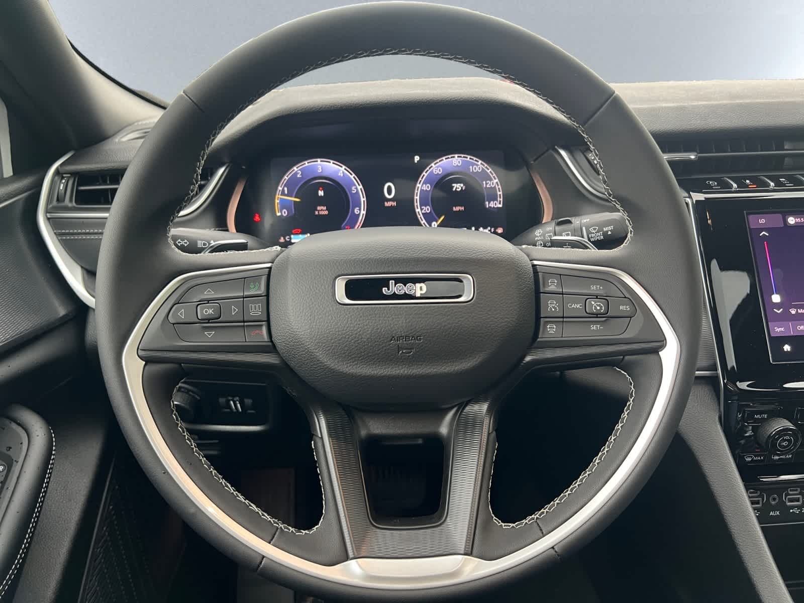 new 2025 Jeep Grand Cherokee car, priced at $42,375