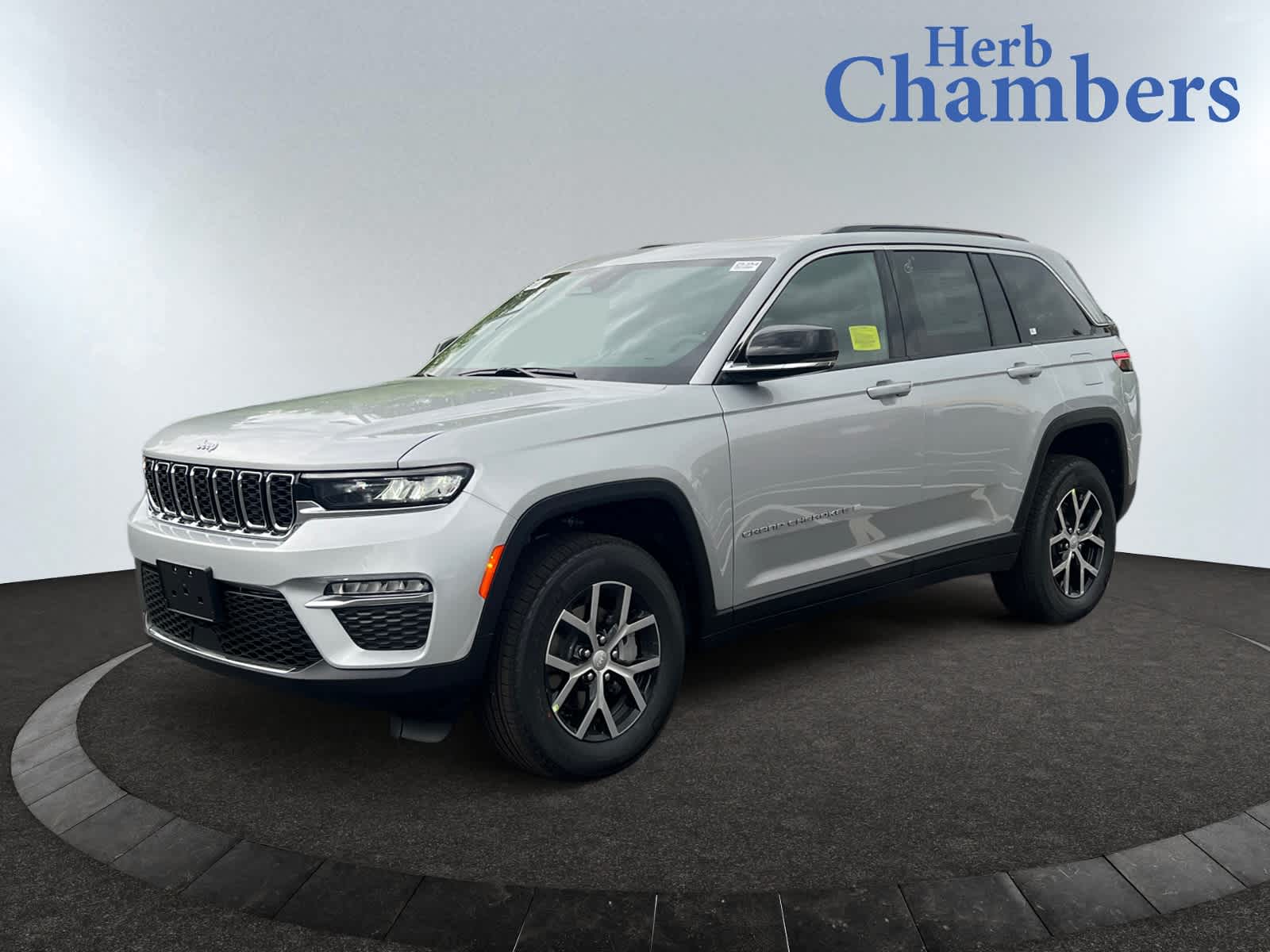 new 2025 Jeep Grand Cherokee car, priced at $48,010