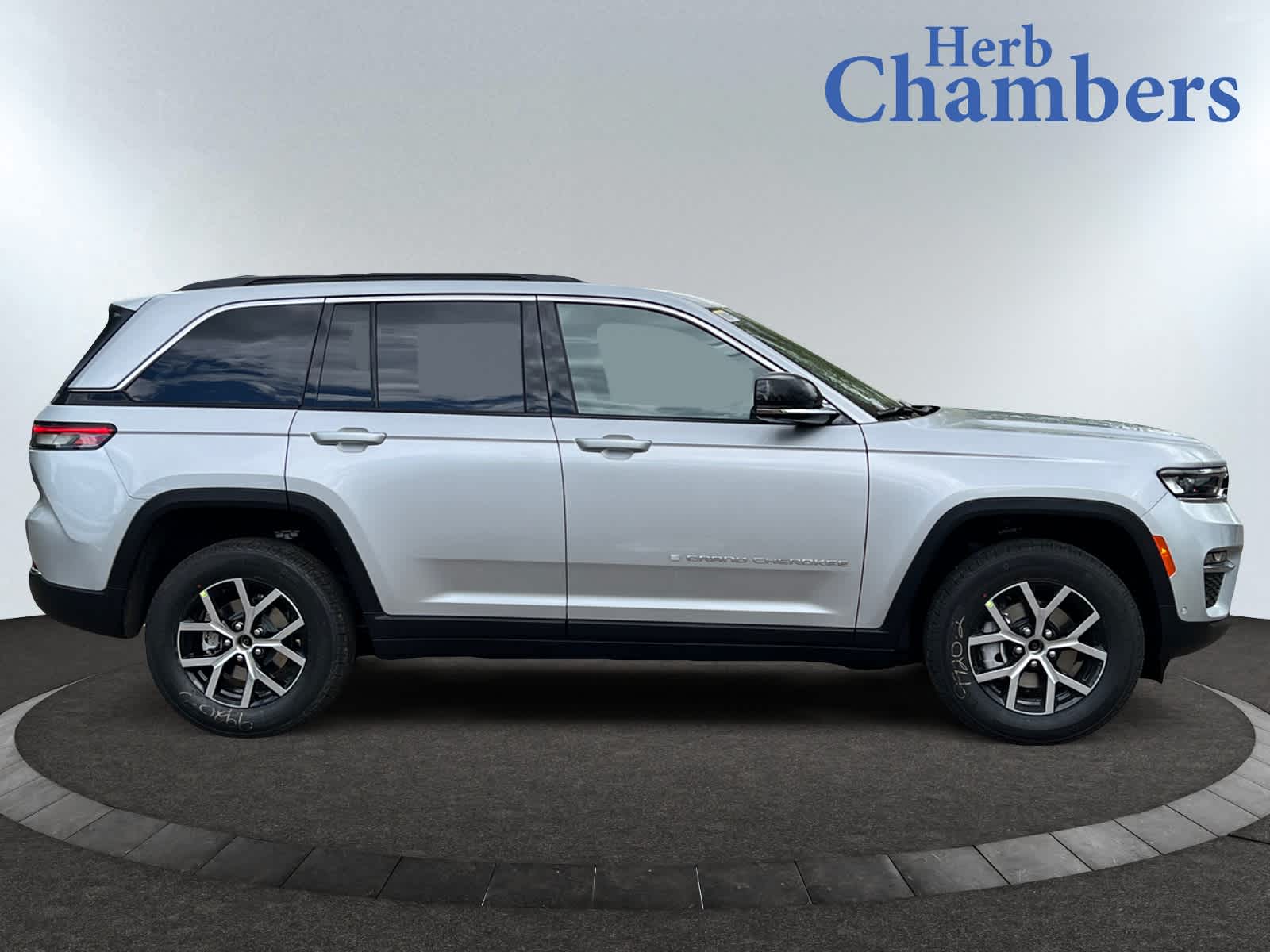new 2025 Jeep Grand Cherokee car, priced at $52,935