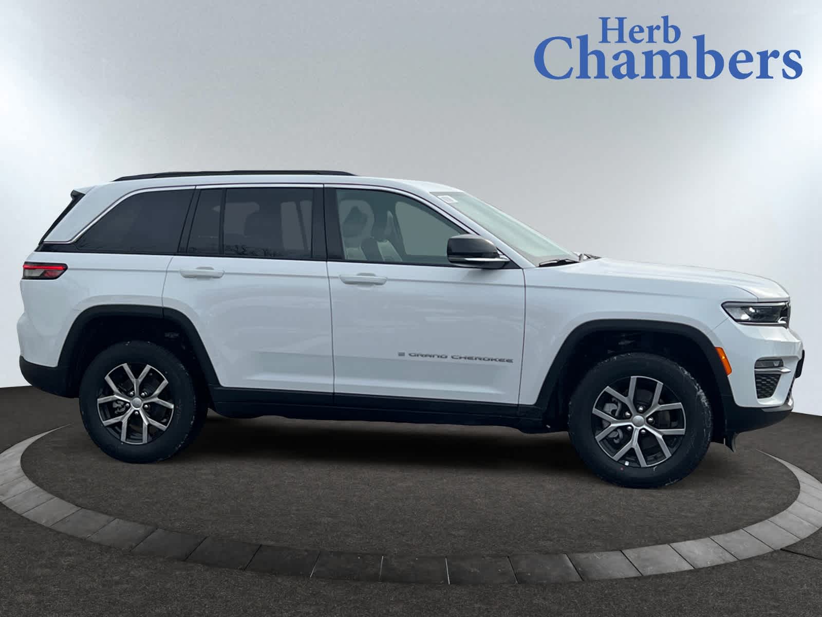 new 2025 Jeep Grand Cherokee car, priced at $47,365