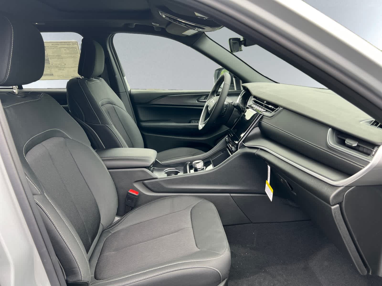 new 2025 Jeep Grand Cherokee car, priced at $42,375