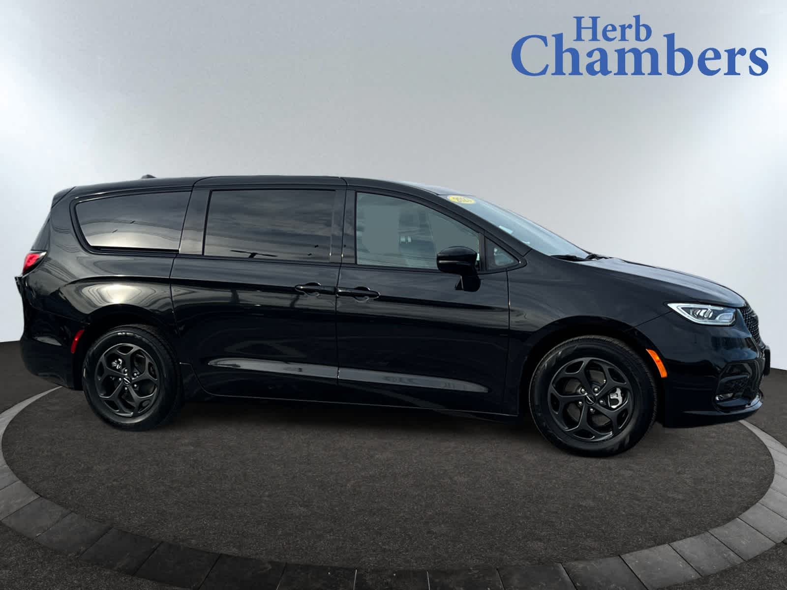 used 2023 Chrysler Pacifica Plug-In Hybrid car, priced at $37,798