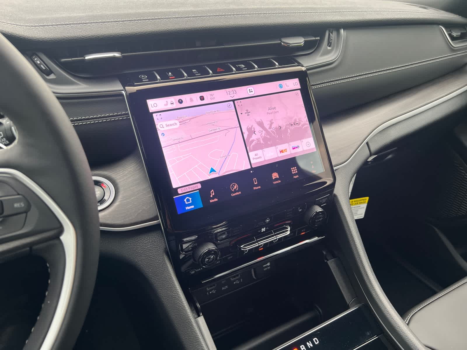 new 2025 Jeep Grand Cherokee car, priced at $48,010