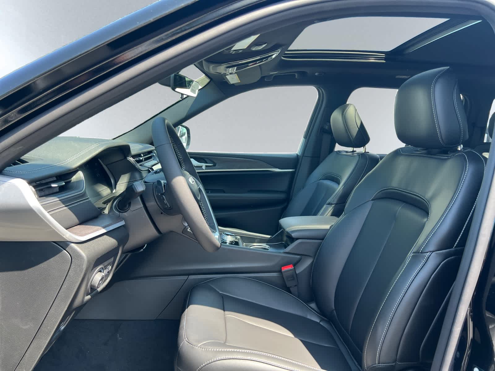 new 2025 Jeep Grand Cherokee car, priced at $49,005