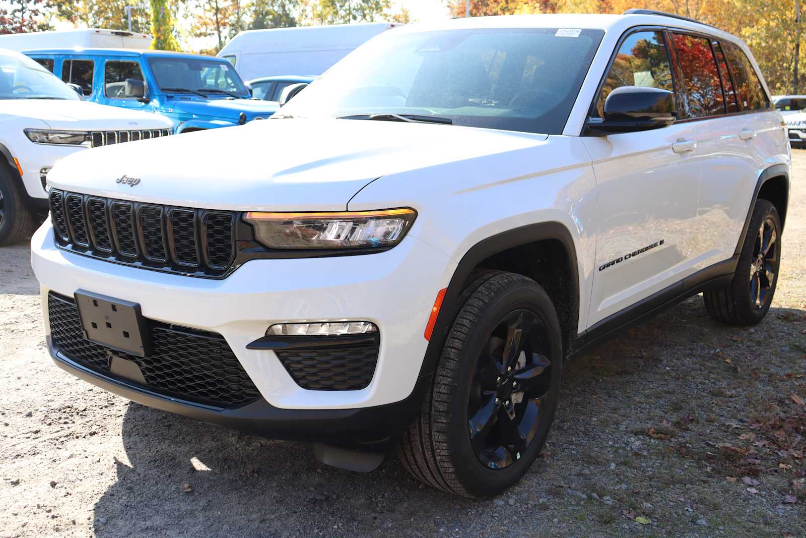 new 2025 Jeep Grand Cherokee car, priced at $48,989