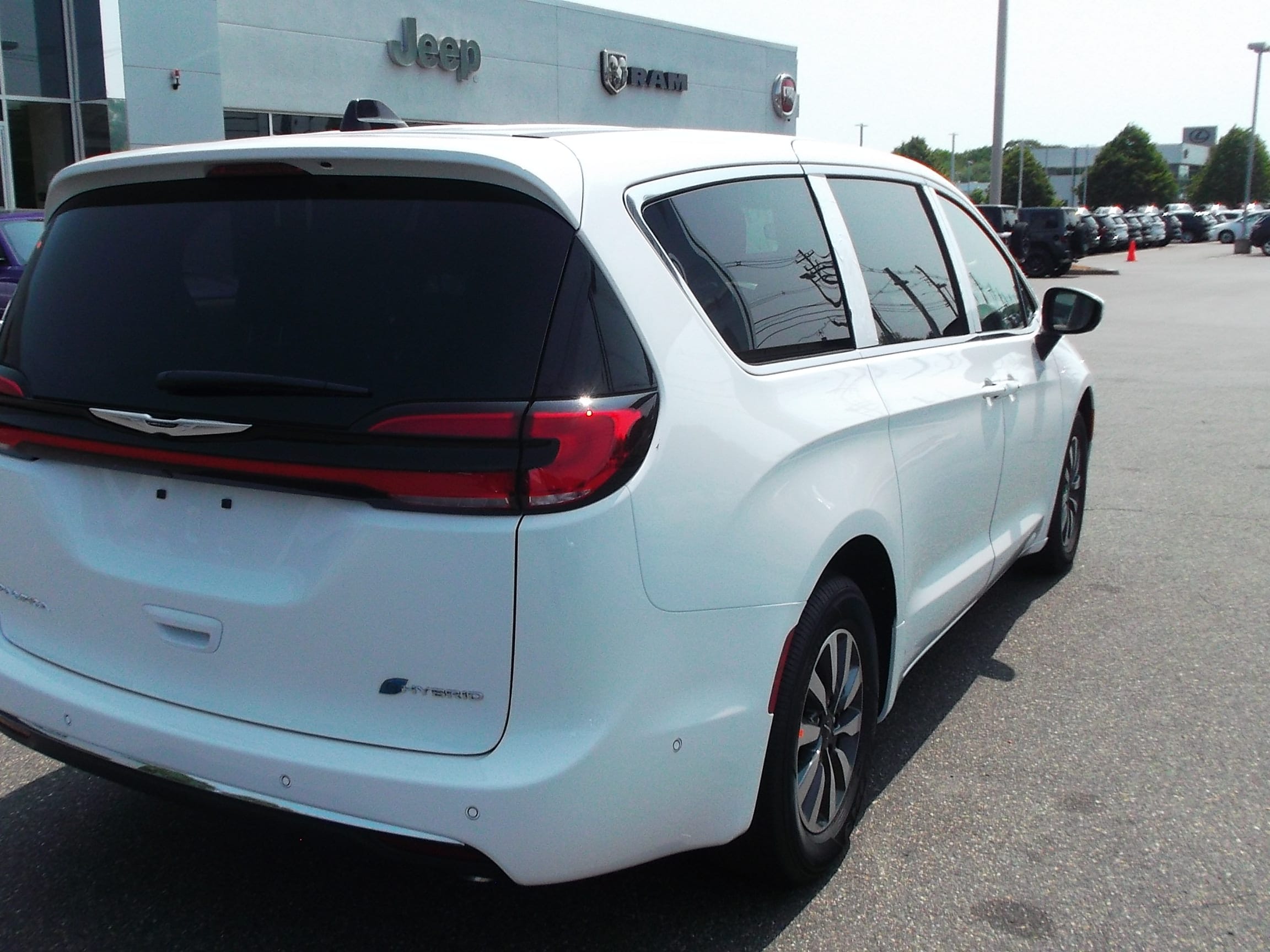 new 2023 Chrysler Pacifica Plug-In Hybrid car, priced at $48,510