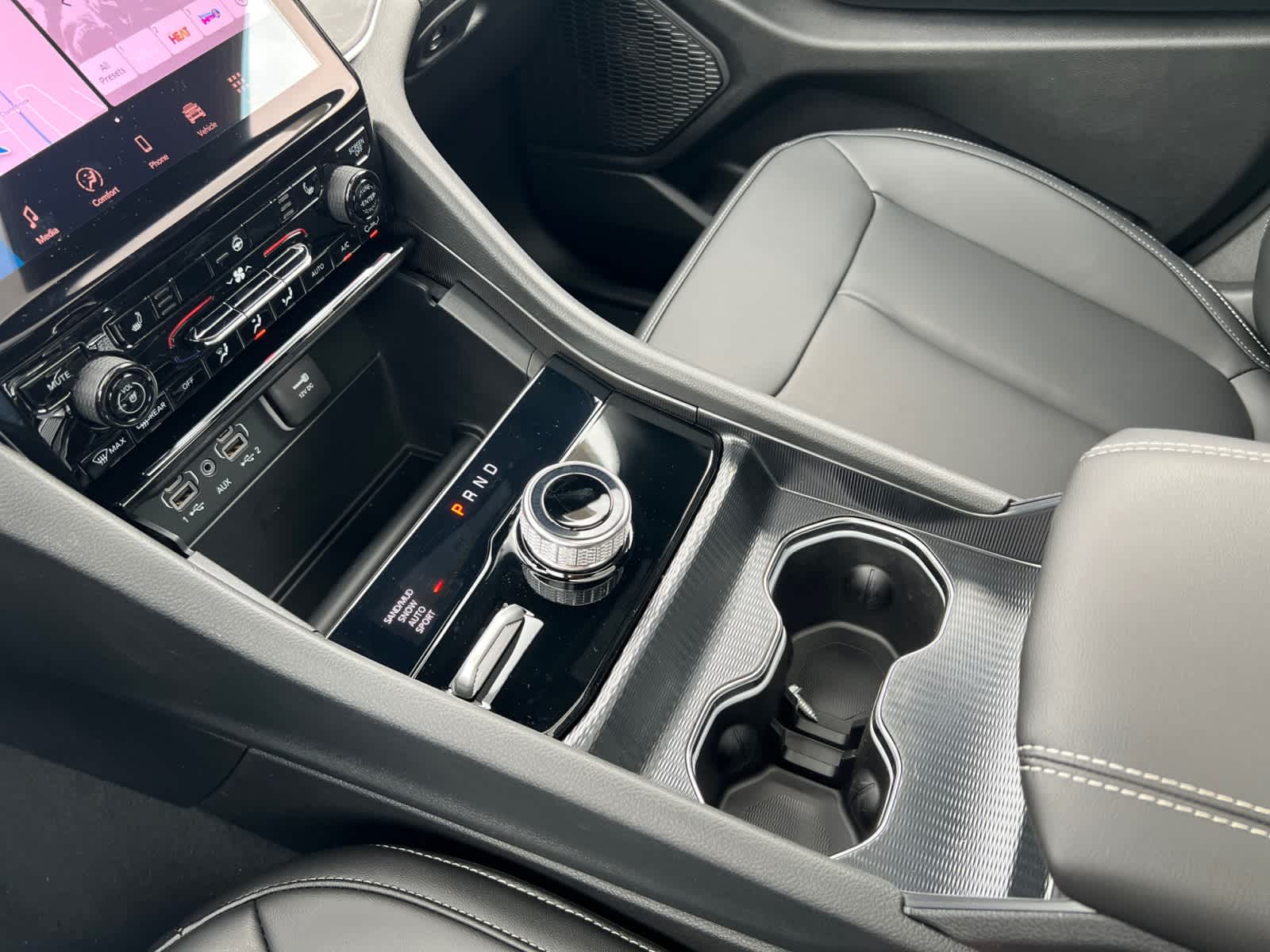 new 2025 Jeep Grand Cherokee car, priced at $50,010