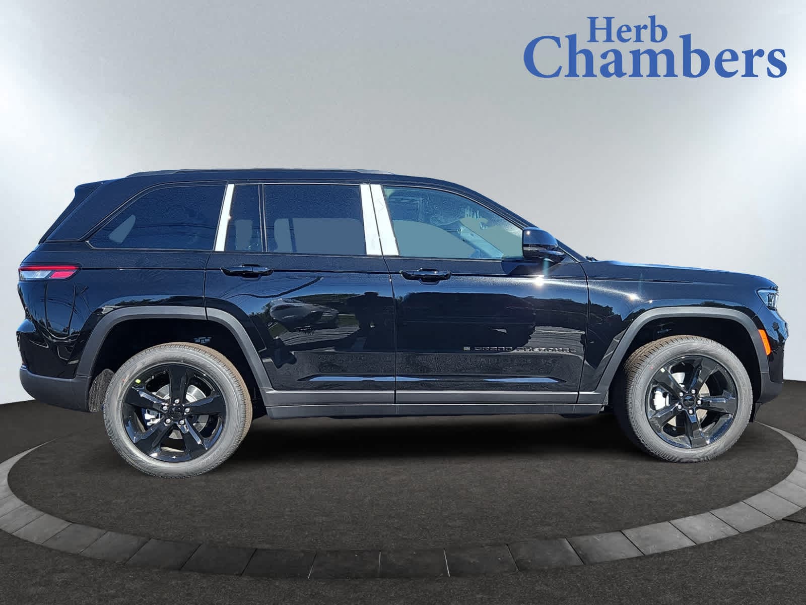 new 2025 Jeep Grand Cherokee car, priced at $49,584