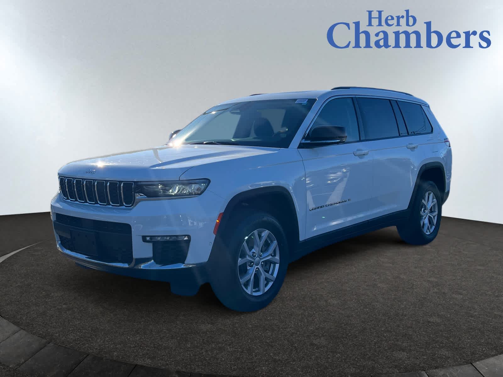 used 2022 Jeep New Grand Cherokee car, priced at $34,798