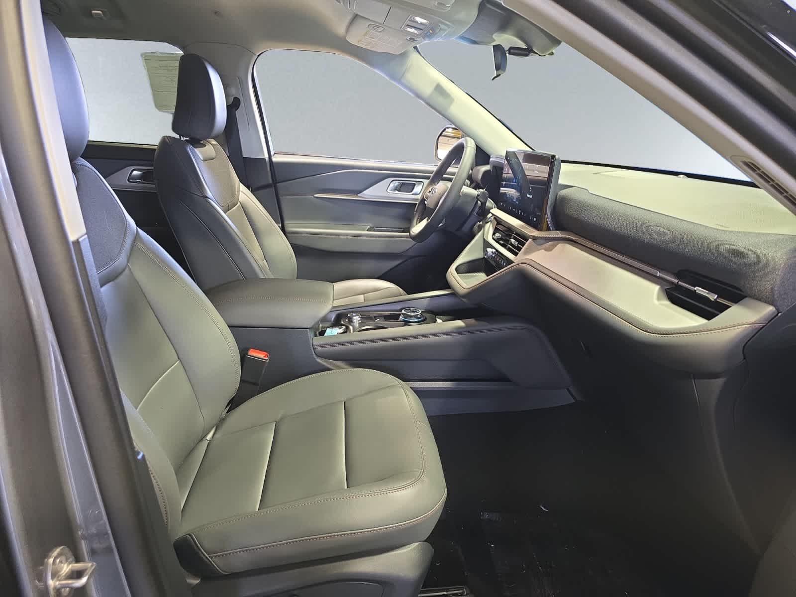 new 2025 Ford Explorer car, priced at $44,850