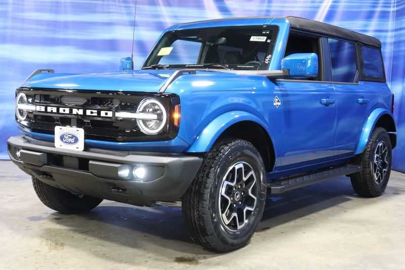 new 2024 Ford Bronco car, priced at $50,015