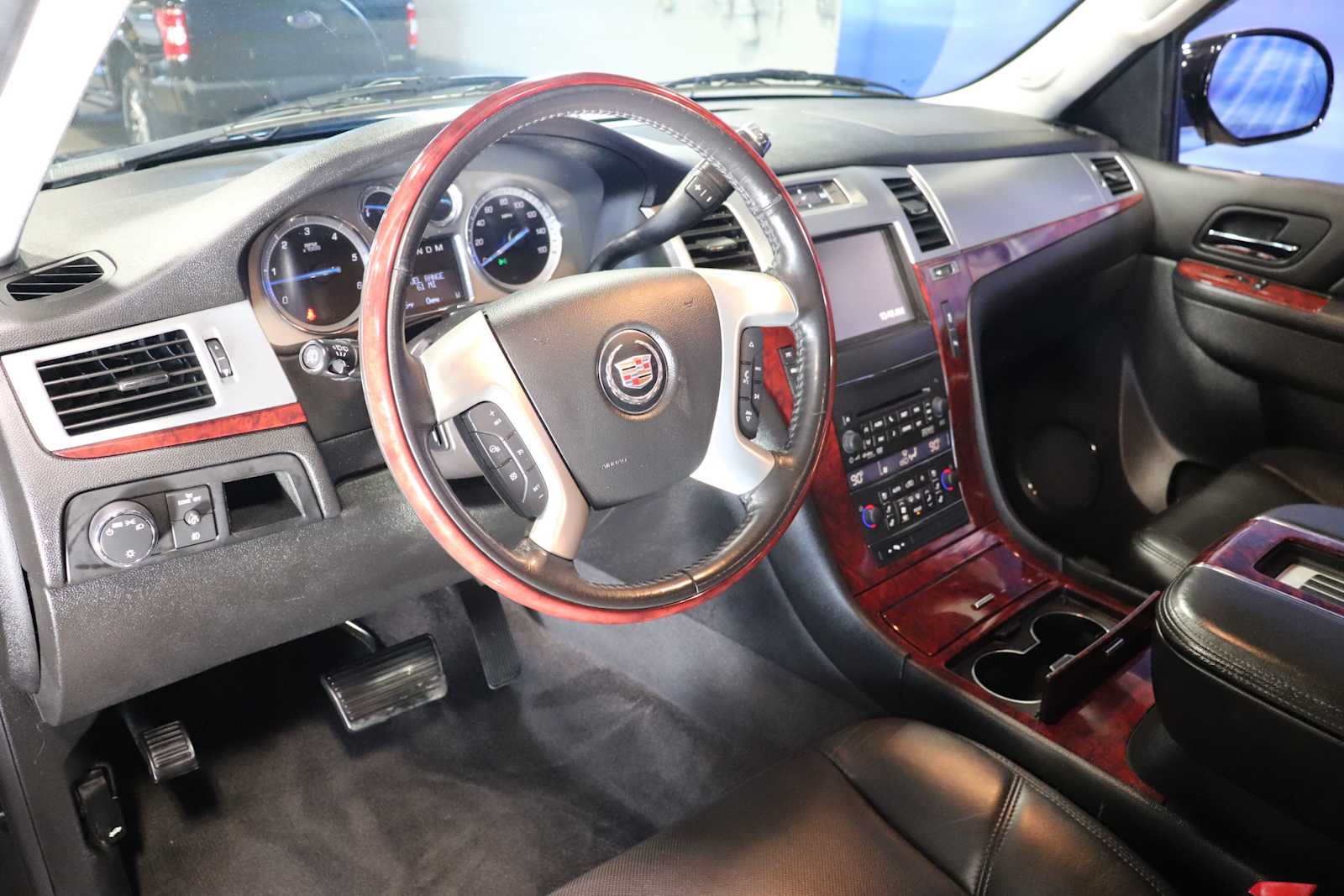 used 2014 Cadillac Escalade ESV car, priced at $17,998