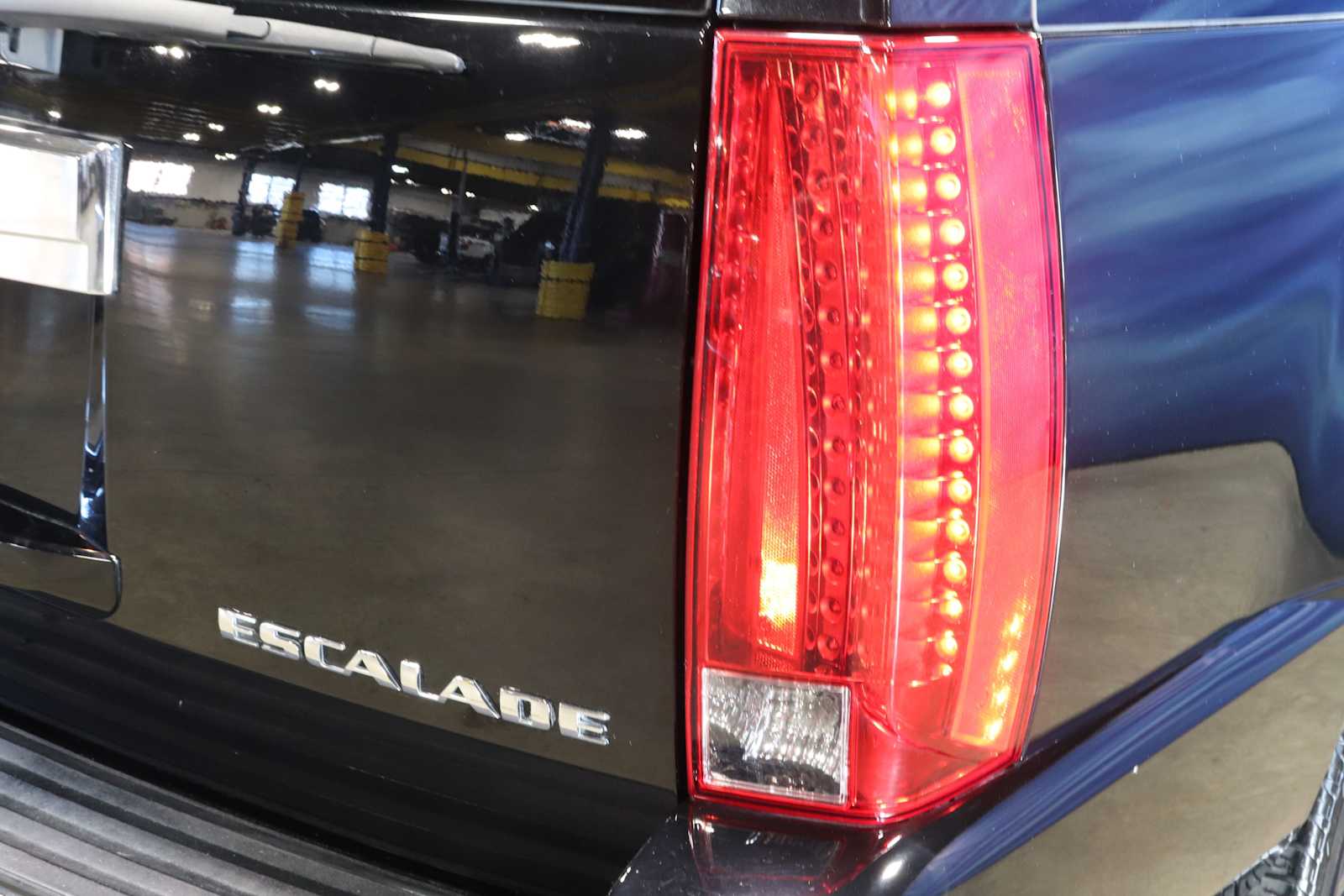 used 2014 Cadillac Escalade ESV car, priced at $17,998