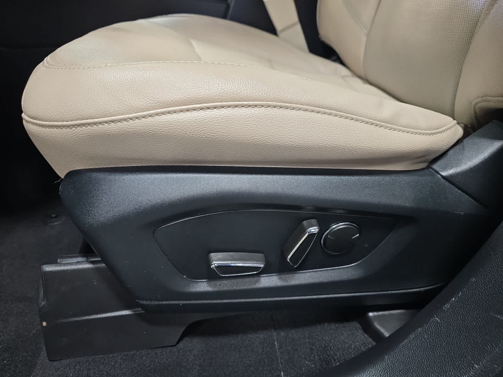 used 2020 Ford Explorer car, priced at $25,678