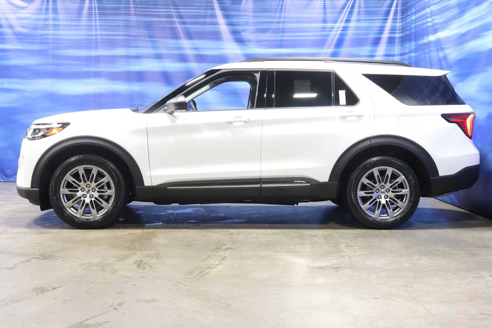 new 2025 Ford Explorer car, priced at $48,652