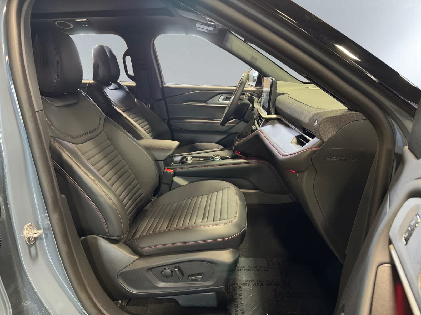 new 2025 Ford Explorer car, priced at $49,278