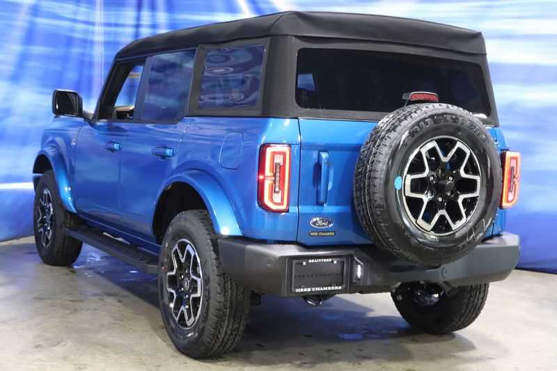 new 2024 Ford Bronco car, priced at $50,015