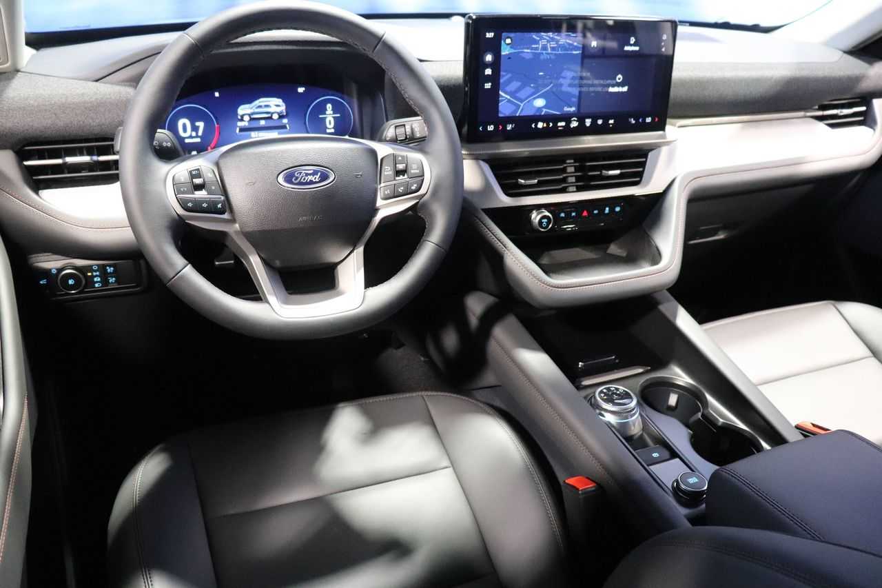 new 2025 Ford Explorer car, priced at $46,688