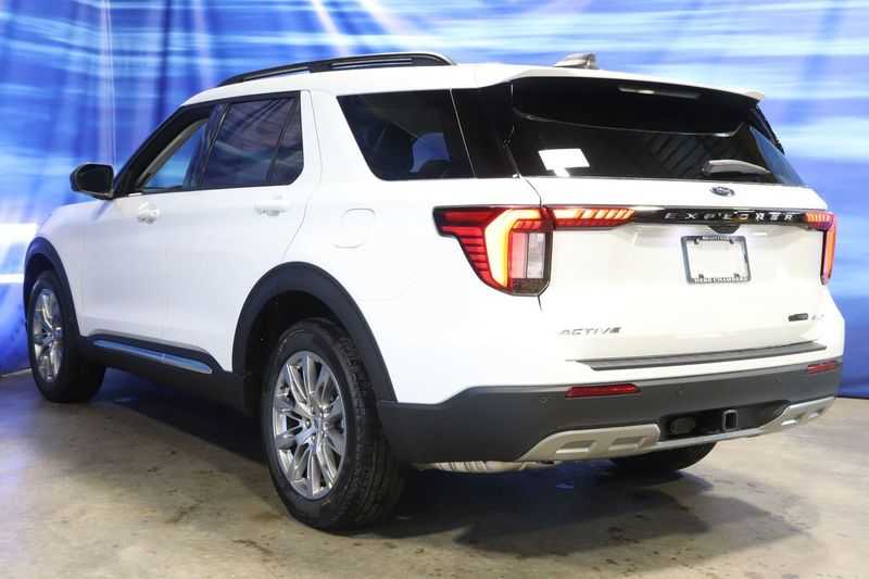 new 2025 Ford Explorer car, priced at $49,177