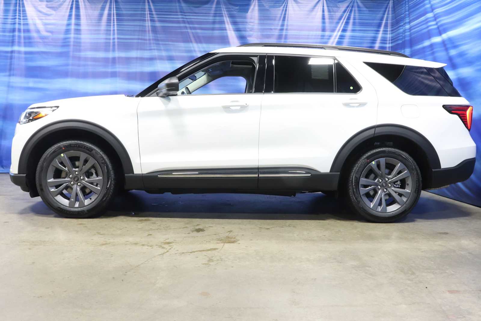 new 2025 Ford Explorer car, priced at $48,652