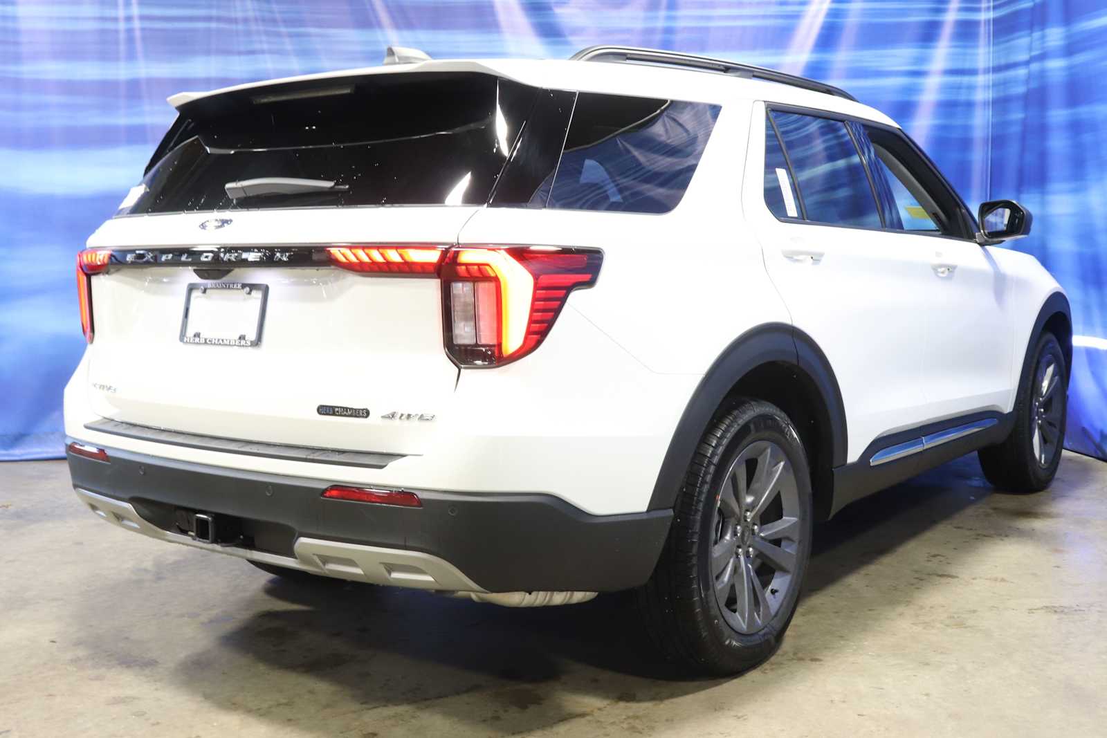 new 2025 Ford Explorer car, priced at $48,652