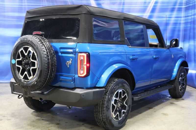 new 2024 Ford Bronco car, priced at $50,015