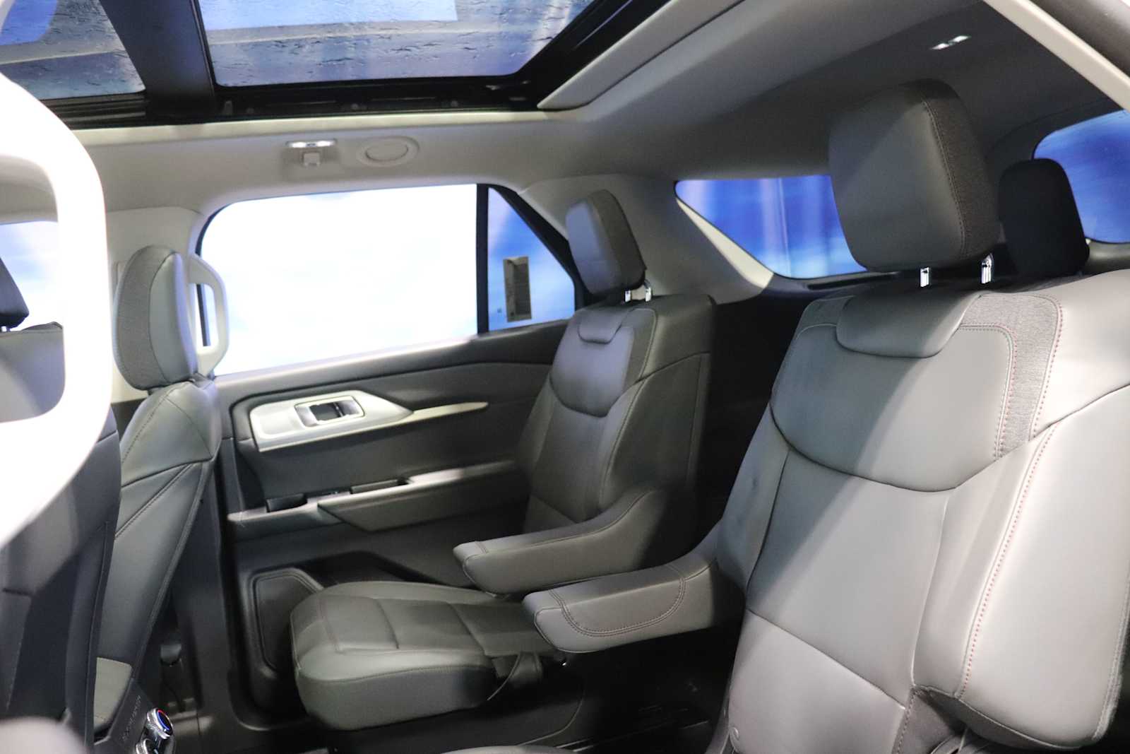 new 2025 Ford Explorer car, priced at $48,652