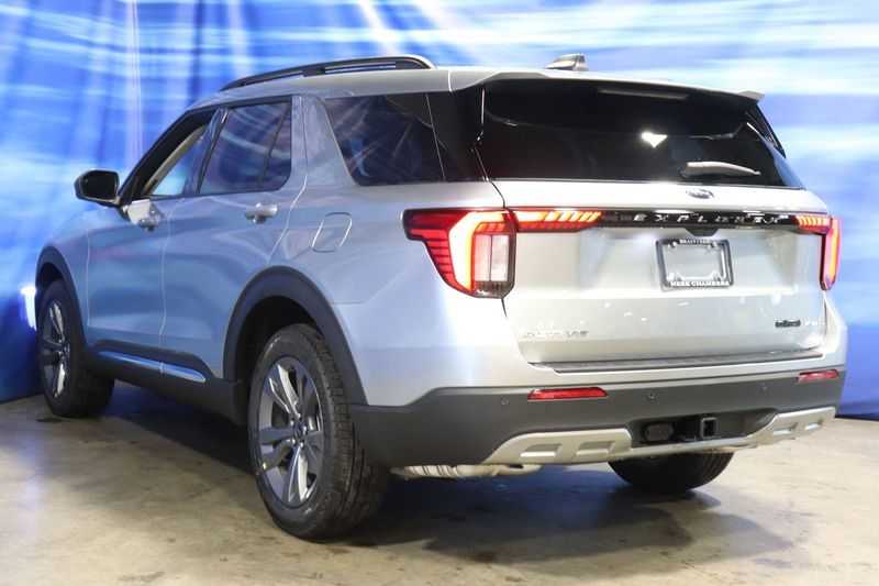 new 2025 Ford Explorer car, priced at $48,224