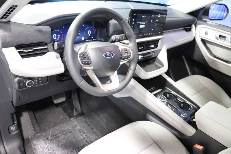 new 2025 Ford Explorer car, priced at $49,177