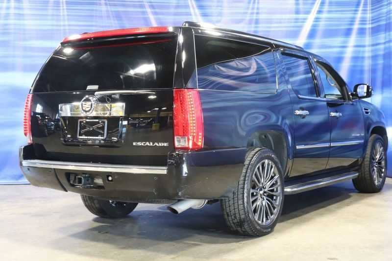 used 2014 Cadillac Escalade ESV car, priced at $17,998